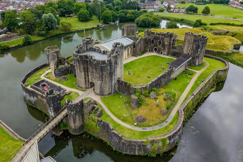 Q2 Growth & Income Outlook: Competitive Advantages in the AI Era